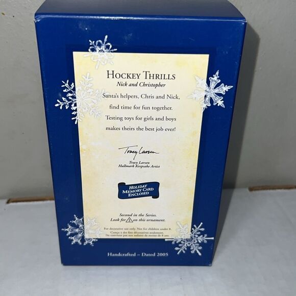 Hallmark Keepsake 2005 HOCKEY THRILLS Nick and Christopher Bear Ornament - Picture 4 of 4